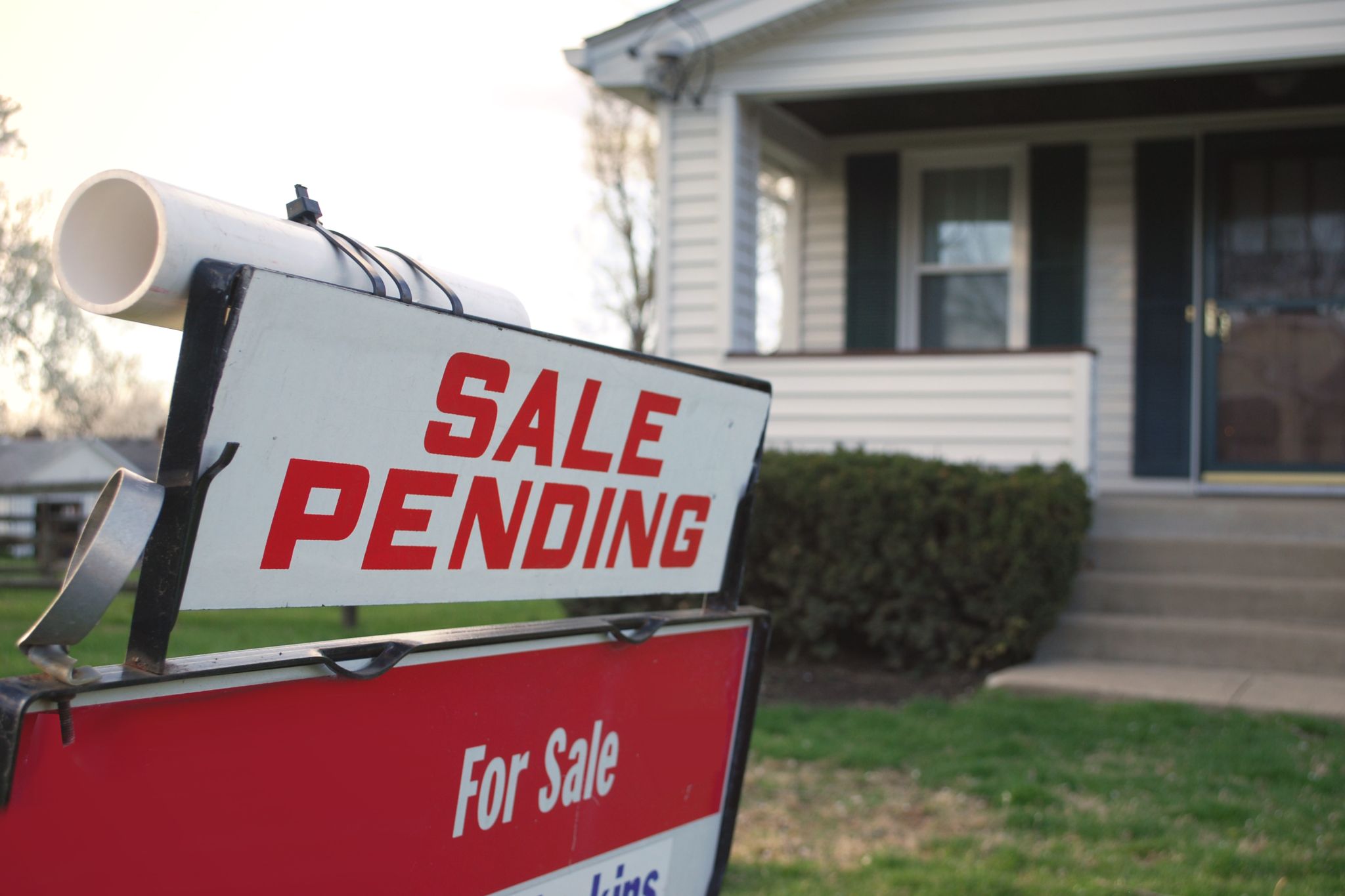 Sale Pending sign in front of a home