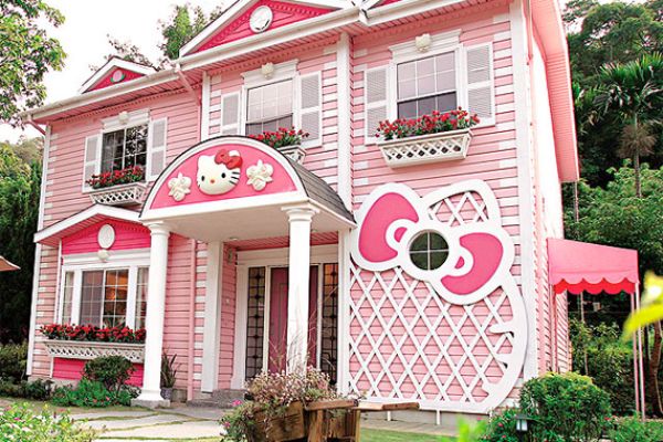 Pink Hello Kitty House | Exterior House Paint Ideas Photos