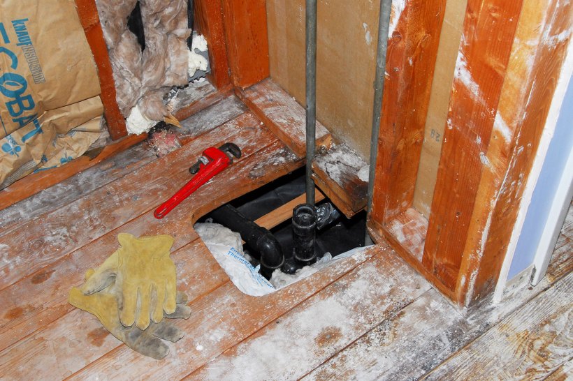 Air Leak In Your Home Sealing Leaks, Best Spray Foam For Under Bathtub