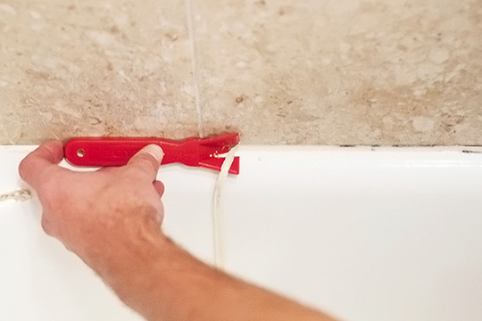 Caulk Remover How To Remove Old, What Kind Of Caulk To Use Around Bathtub