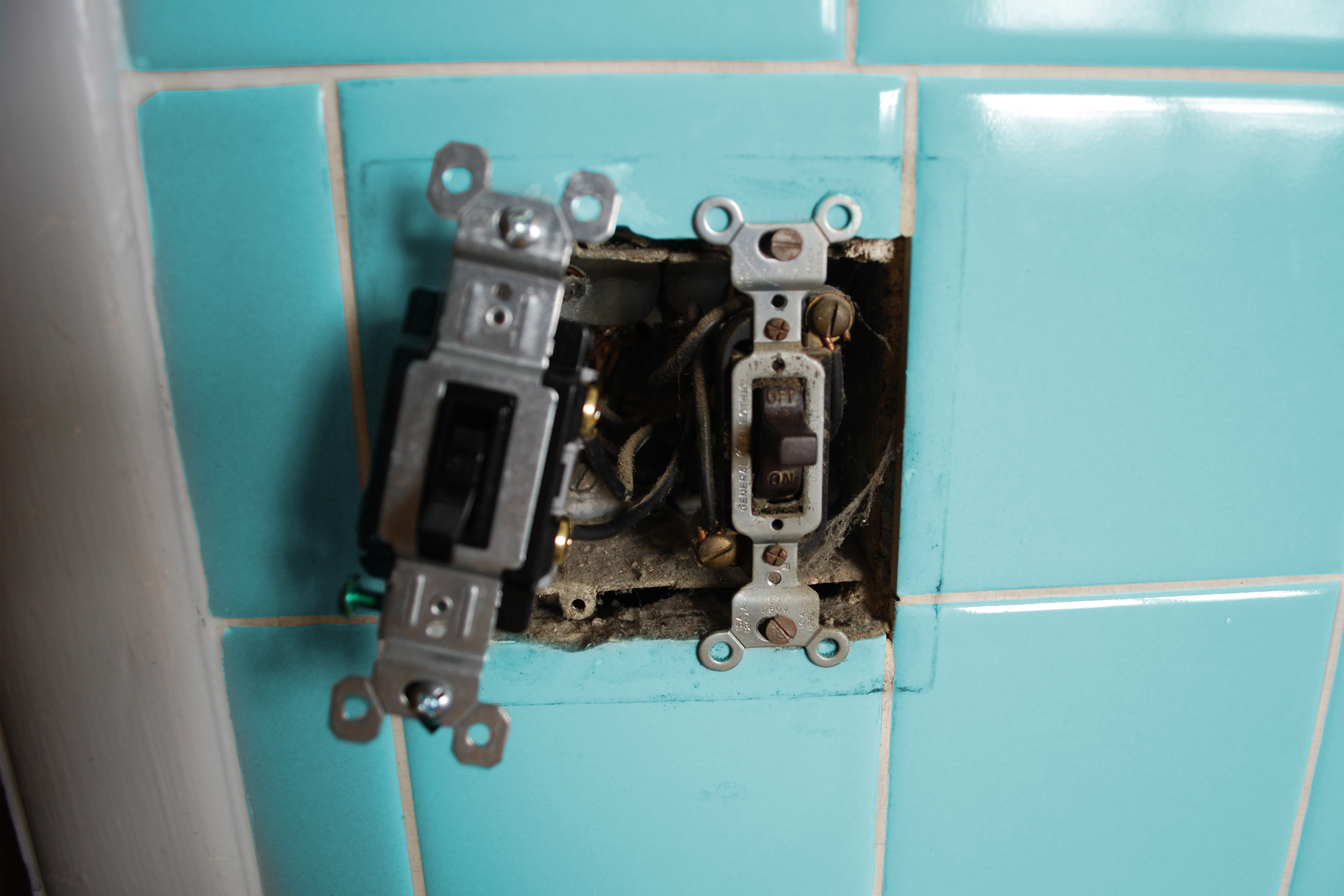 How to Repair a Light Switch  Replacing Light Switches