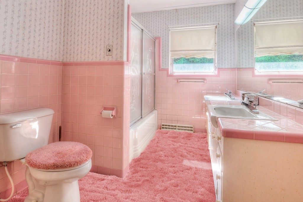 Retro pink grandma bathroom