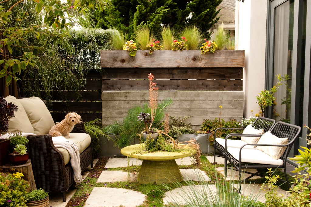 Small Backyard Ideas How To Make A Space Look Bigger - Making A Small Patio