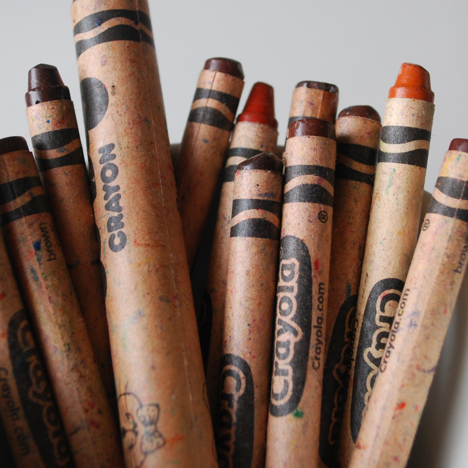Use brown crayons to fix wood floors
