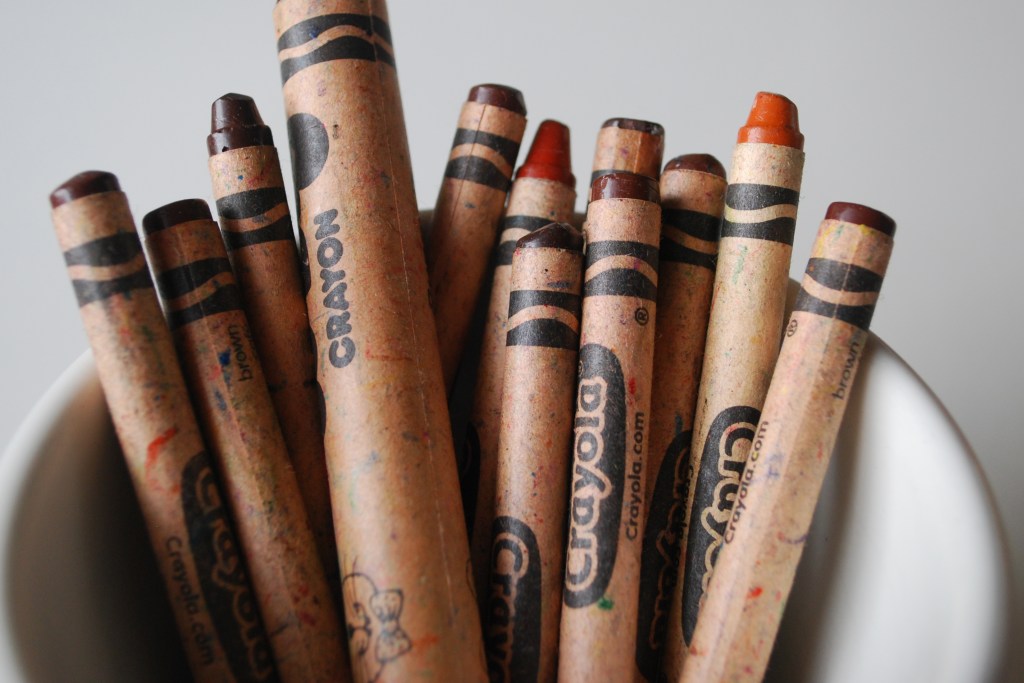 Use brown crayons to fix wood floors