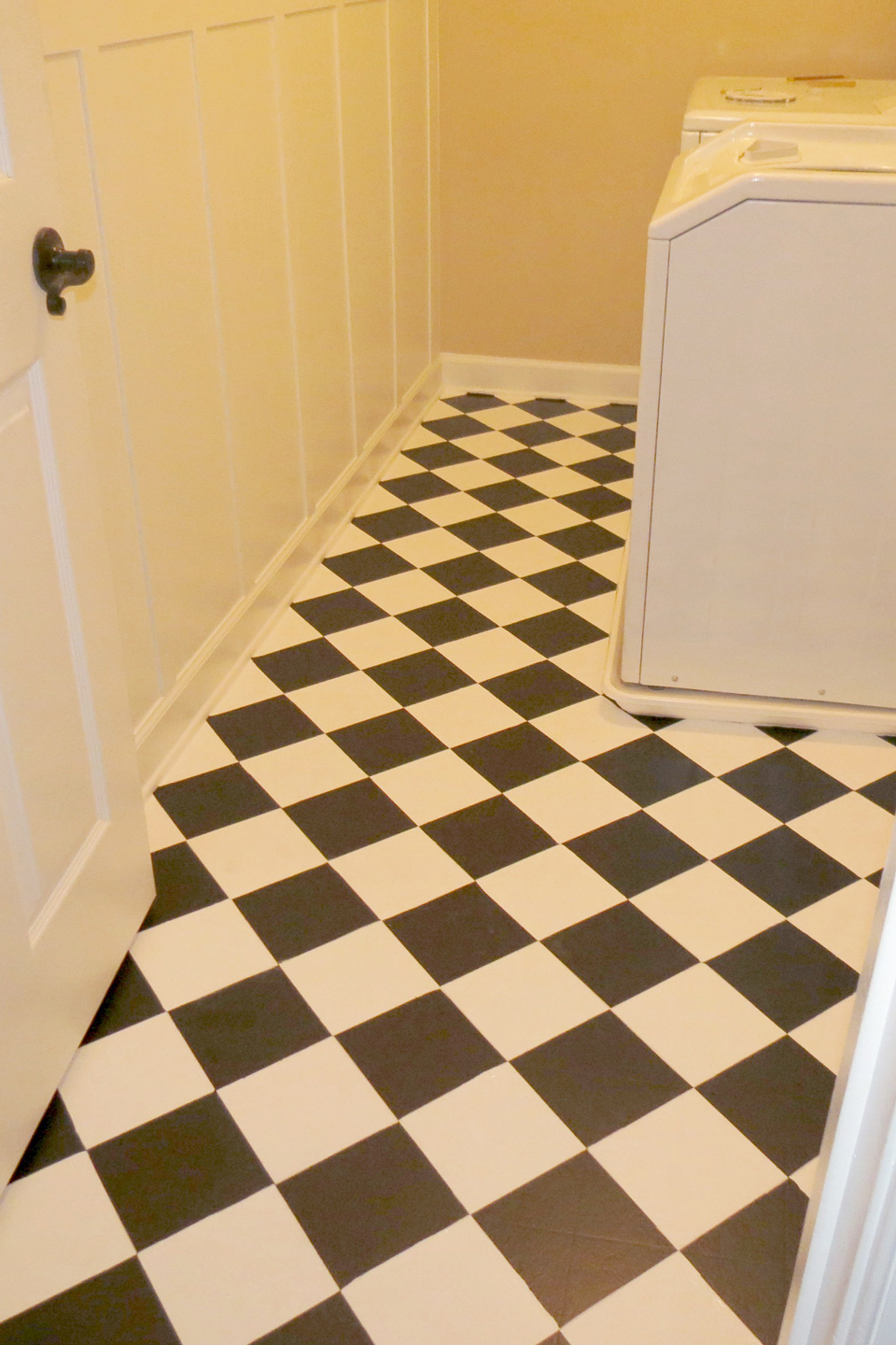 White and black checkerboard floor