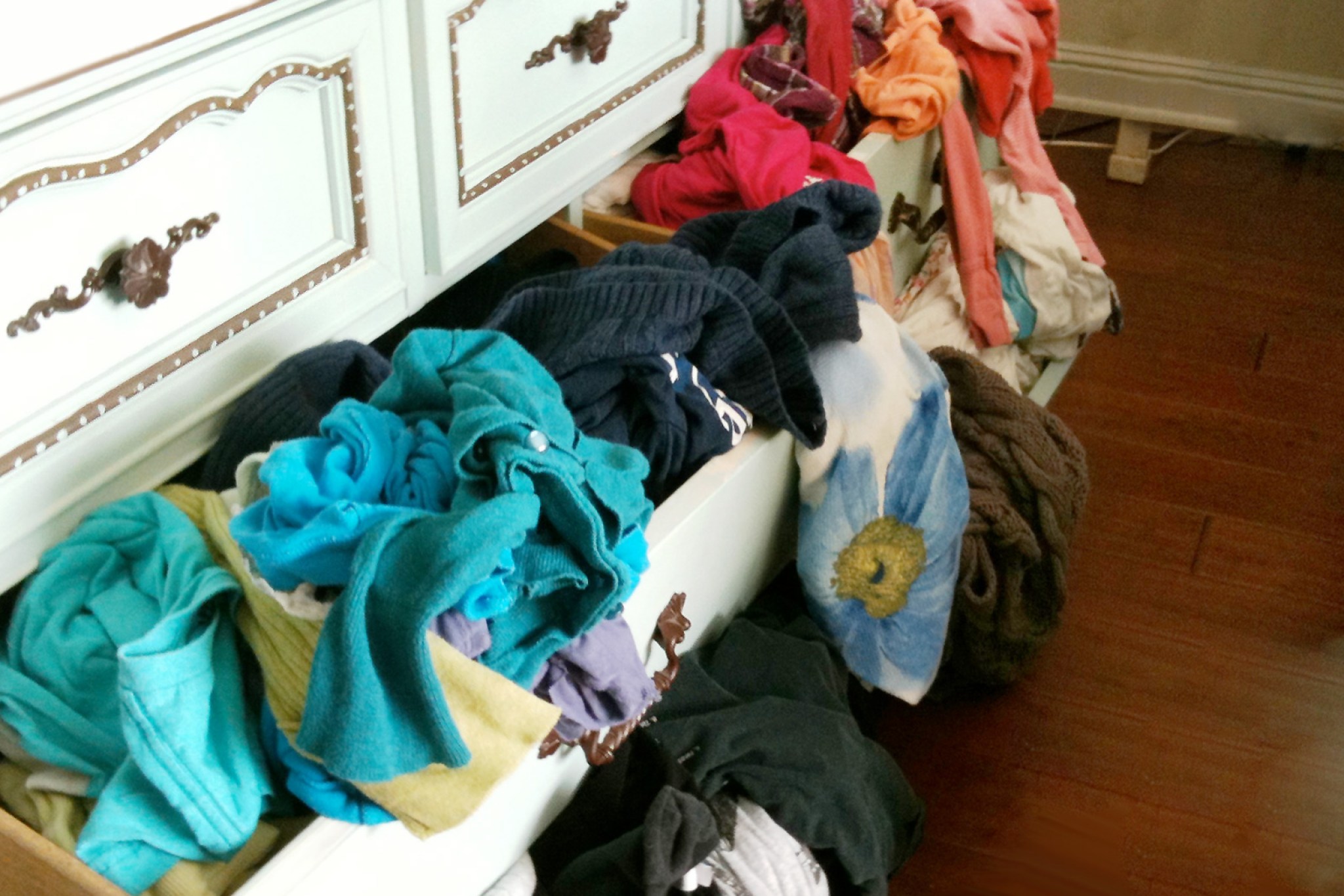 16 Genius Ways to Organize Your Messy Dresser Drawers