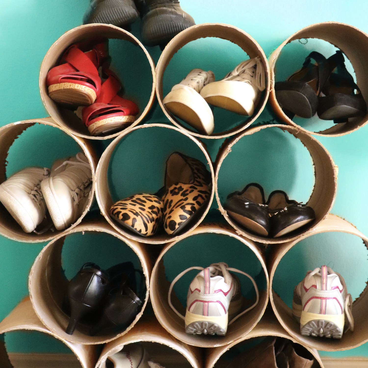 DIY shoe organizer made of cardboard concrete forms