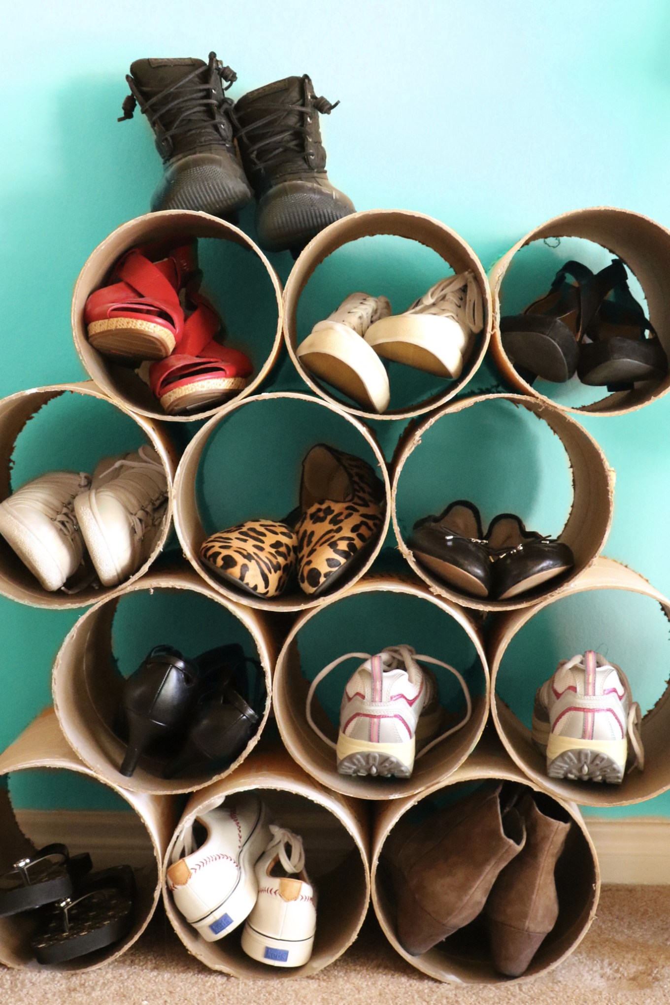 DIY shoe organizer made of cardboard concrete forms