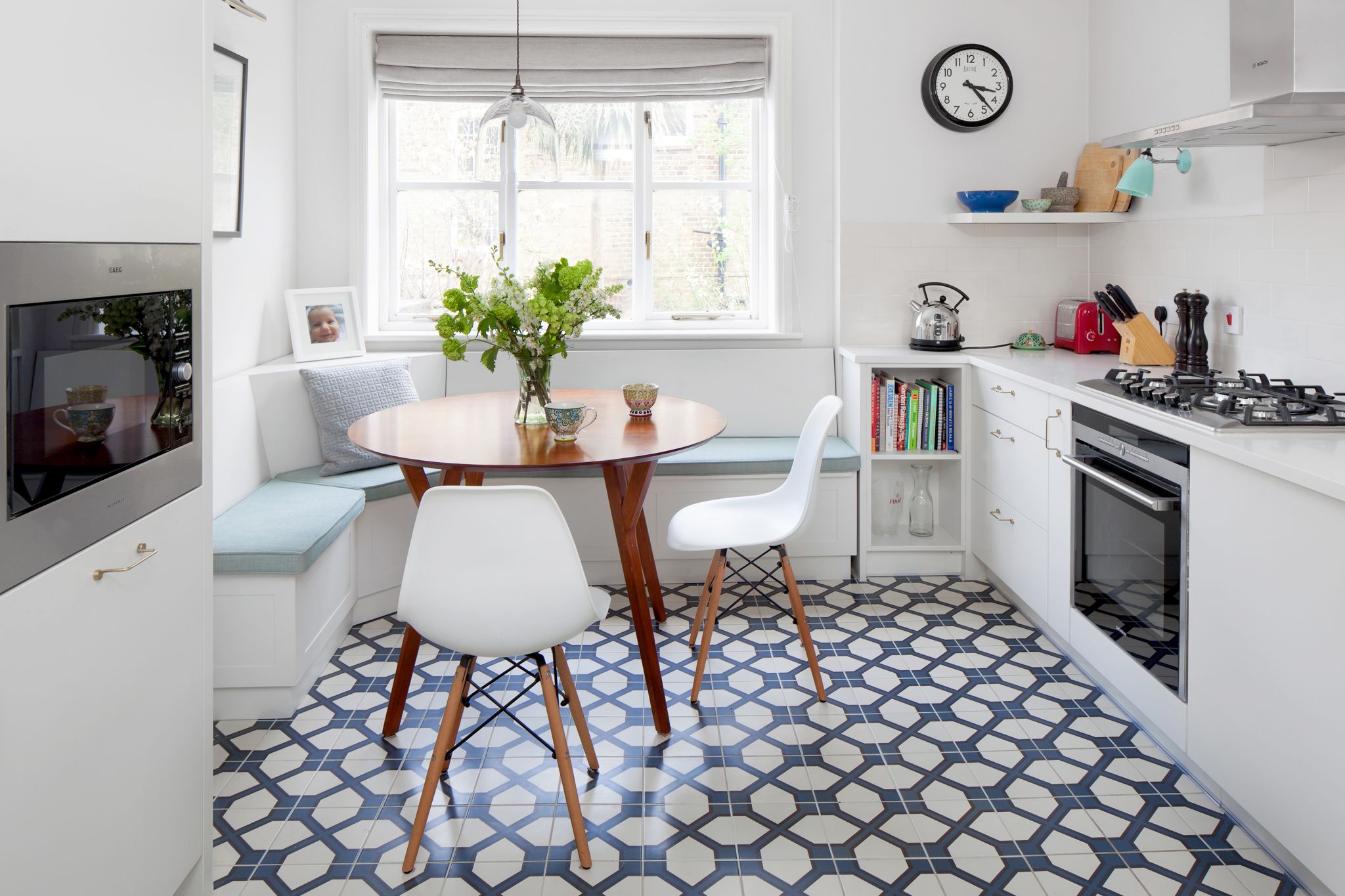 A white contemporary kitchen with blue and white glazed tile