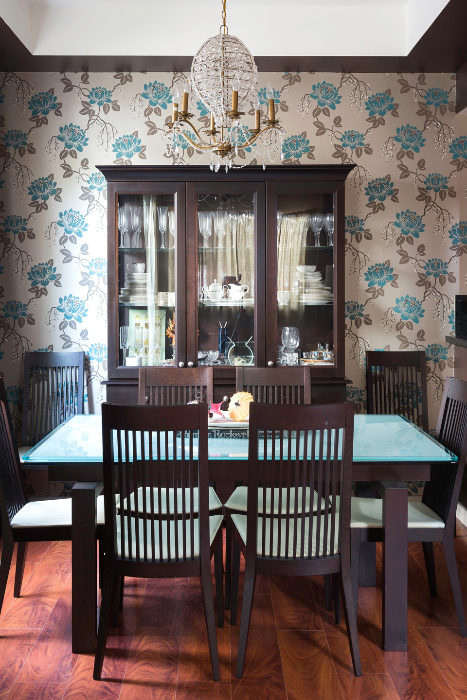 Blue and gray brown floral wallpaper in a dining room