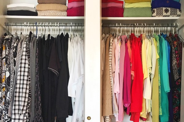 Closet with tops organized in a color rainbow