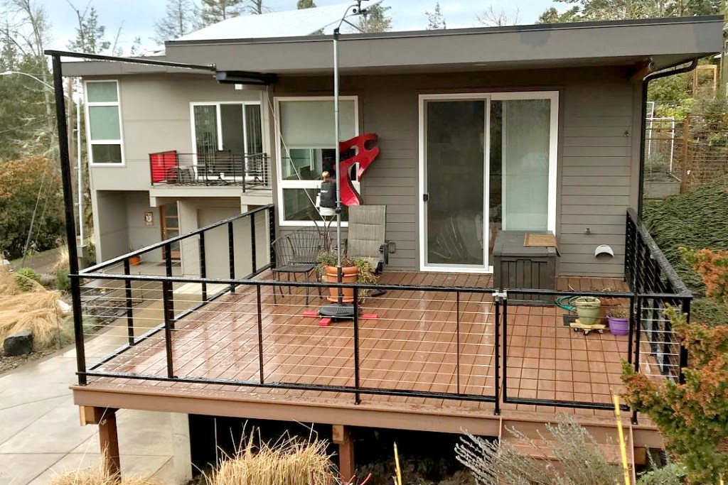 Back yard deck with black cable railing