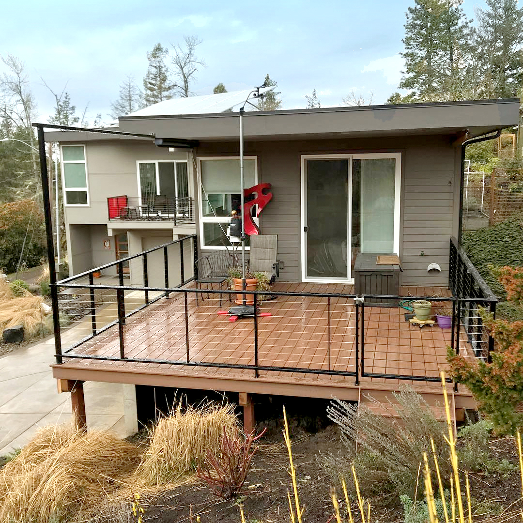 Back yard deck with black cable railing