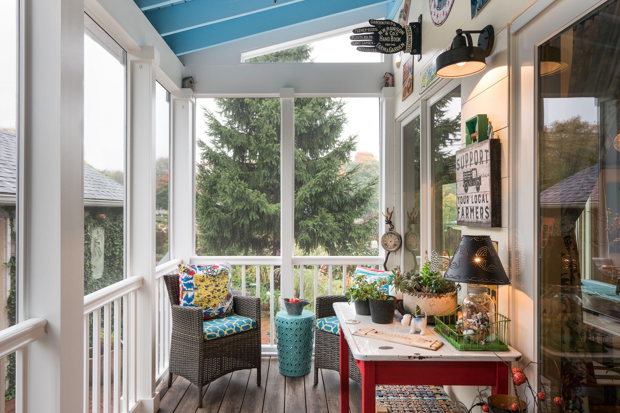 Screened deck with a blue ceiling