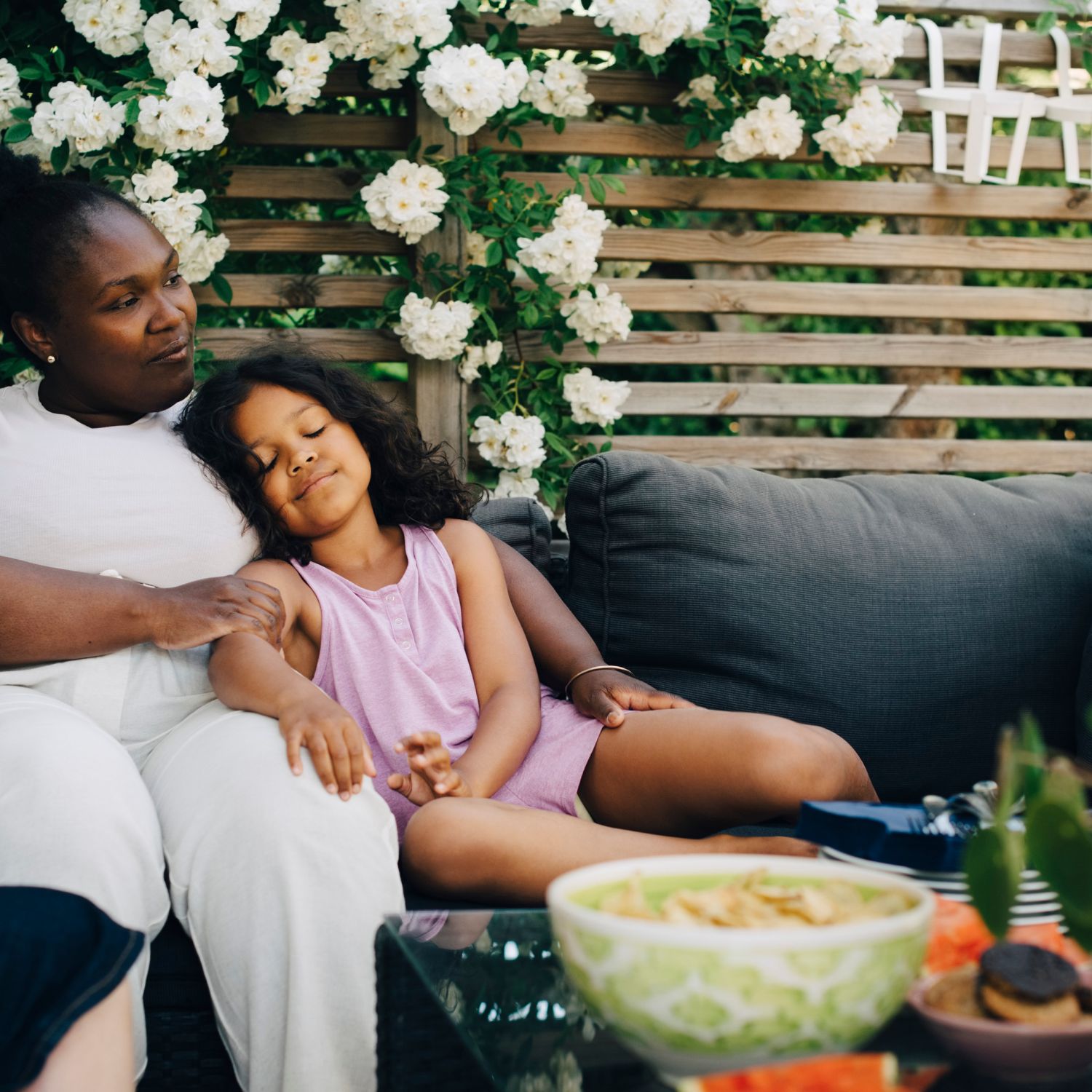 Backyard-spaces-kick-off-relaxing-summer-mother-daughter-family