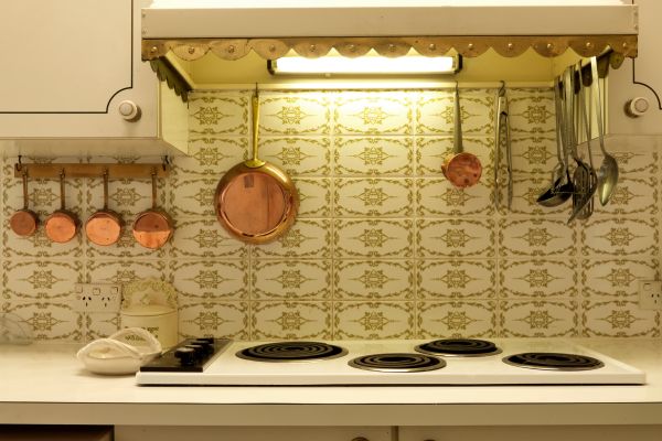 unique-kitchen-vintage-materials-tile-stove-range-copper