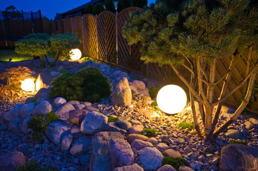 Outdoor-patio-lights-plant-garden-globe-dusk-lighting