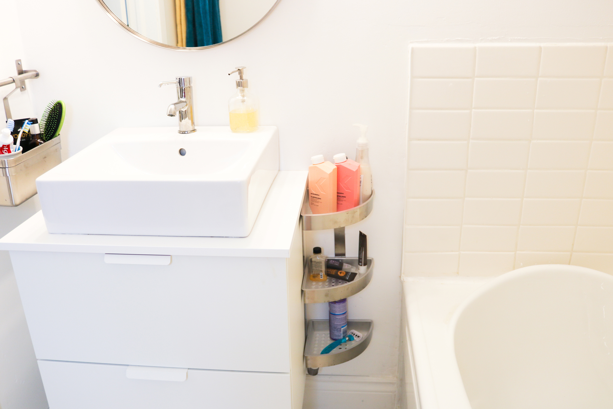 White bathroom sink with chrome single faucet
