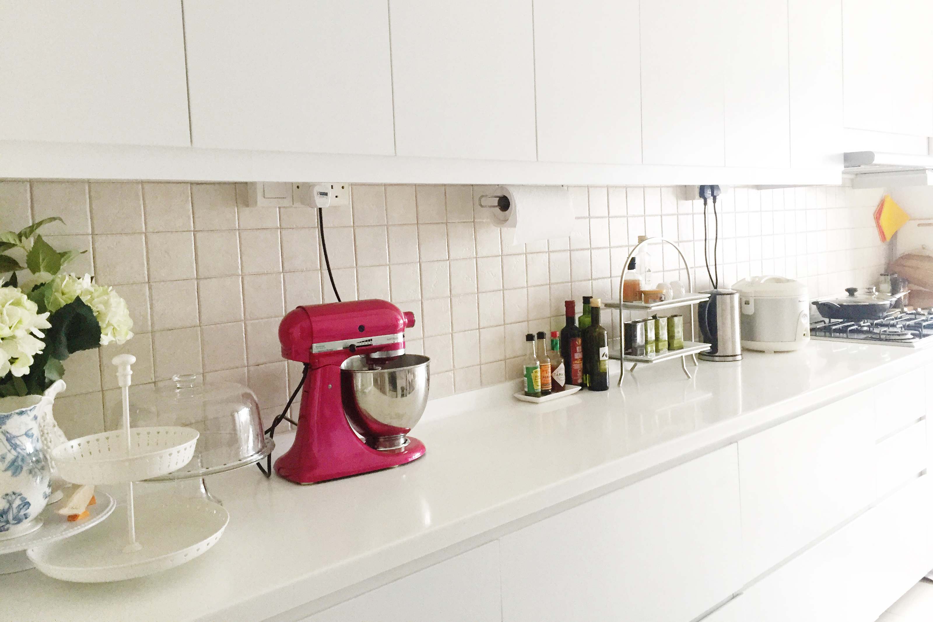 White kitchen cabinets