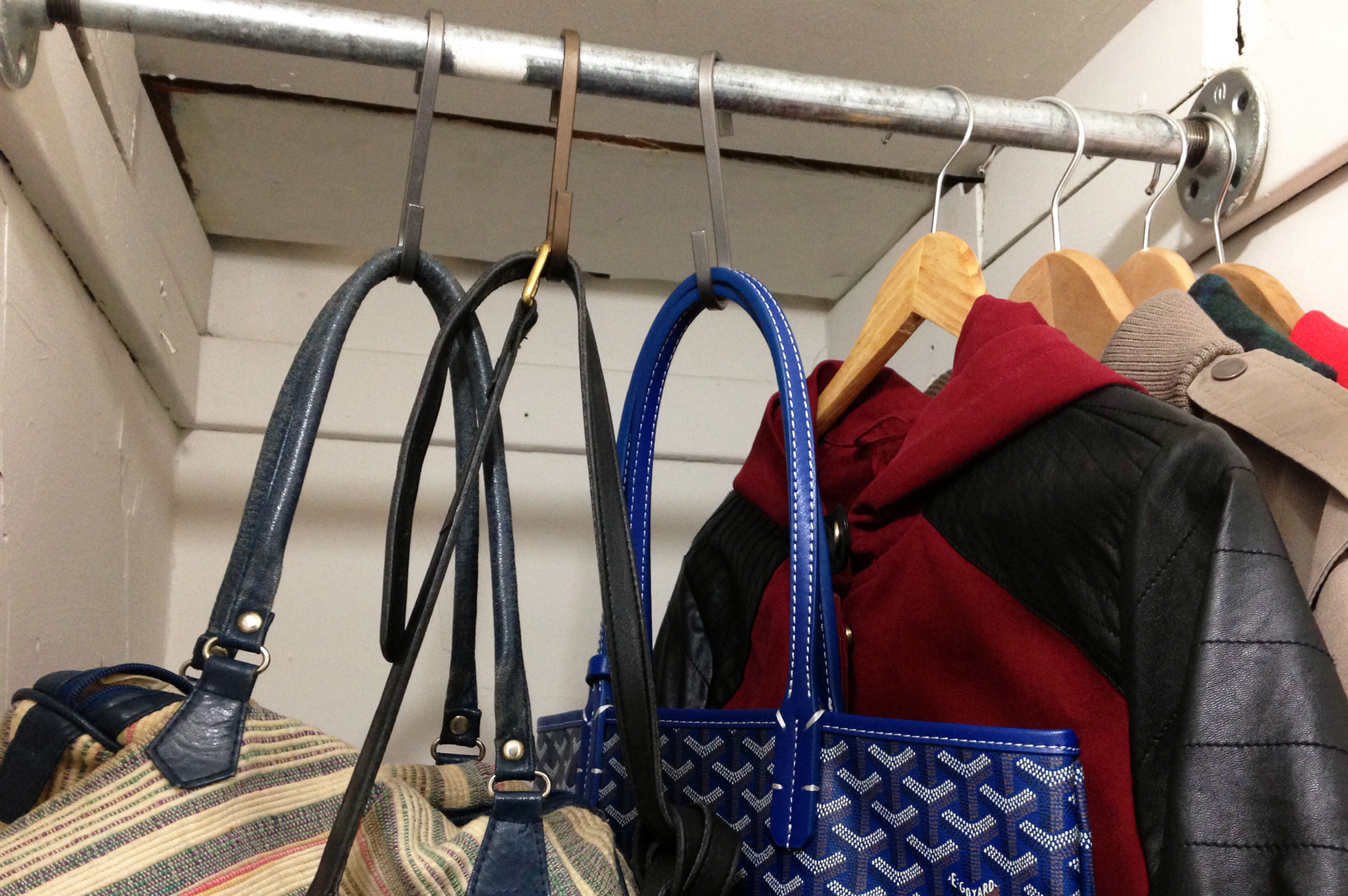 S-hooks used to organize purses