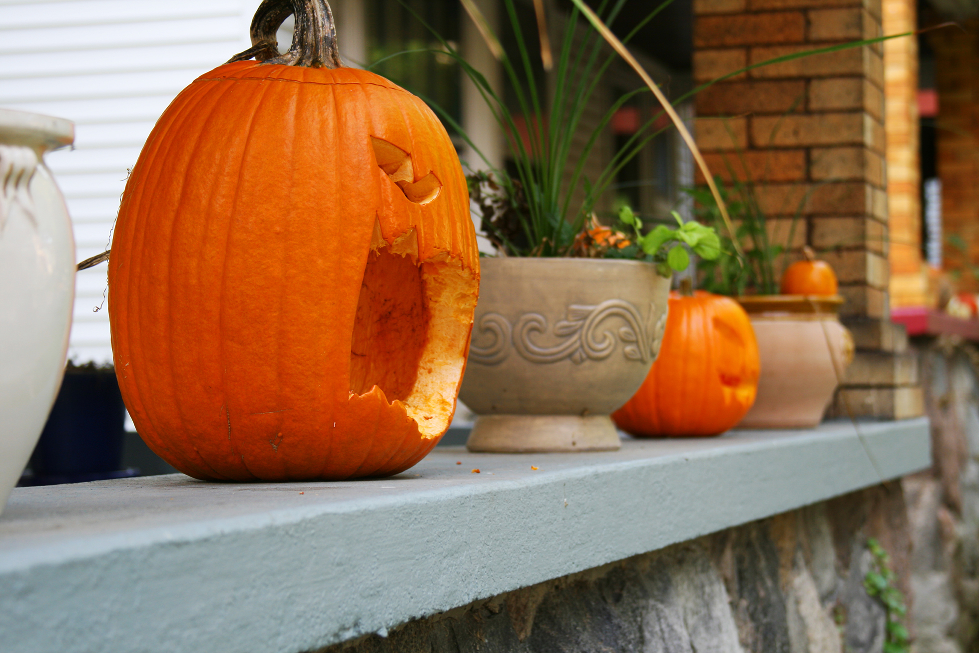 Jack-o-lanterns placed out of the path of trick-or-treaters