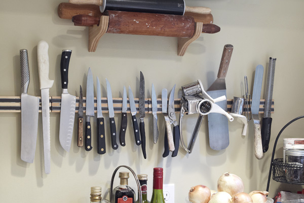 Kitchen knife magnetic wall storage