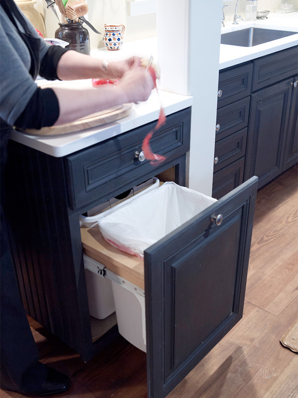 Garbage can in a home kitchen