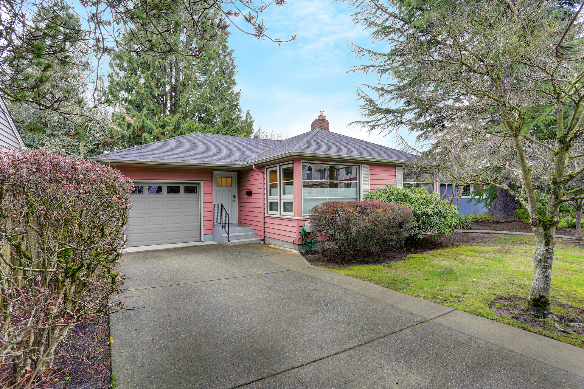 Exterior of pink house with dirty driveway | Selling Tips