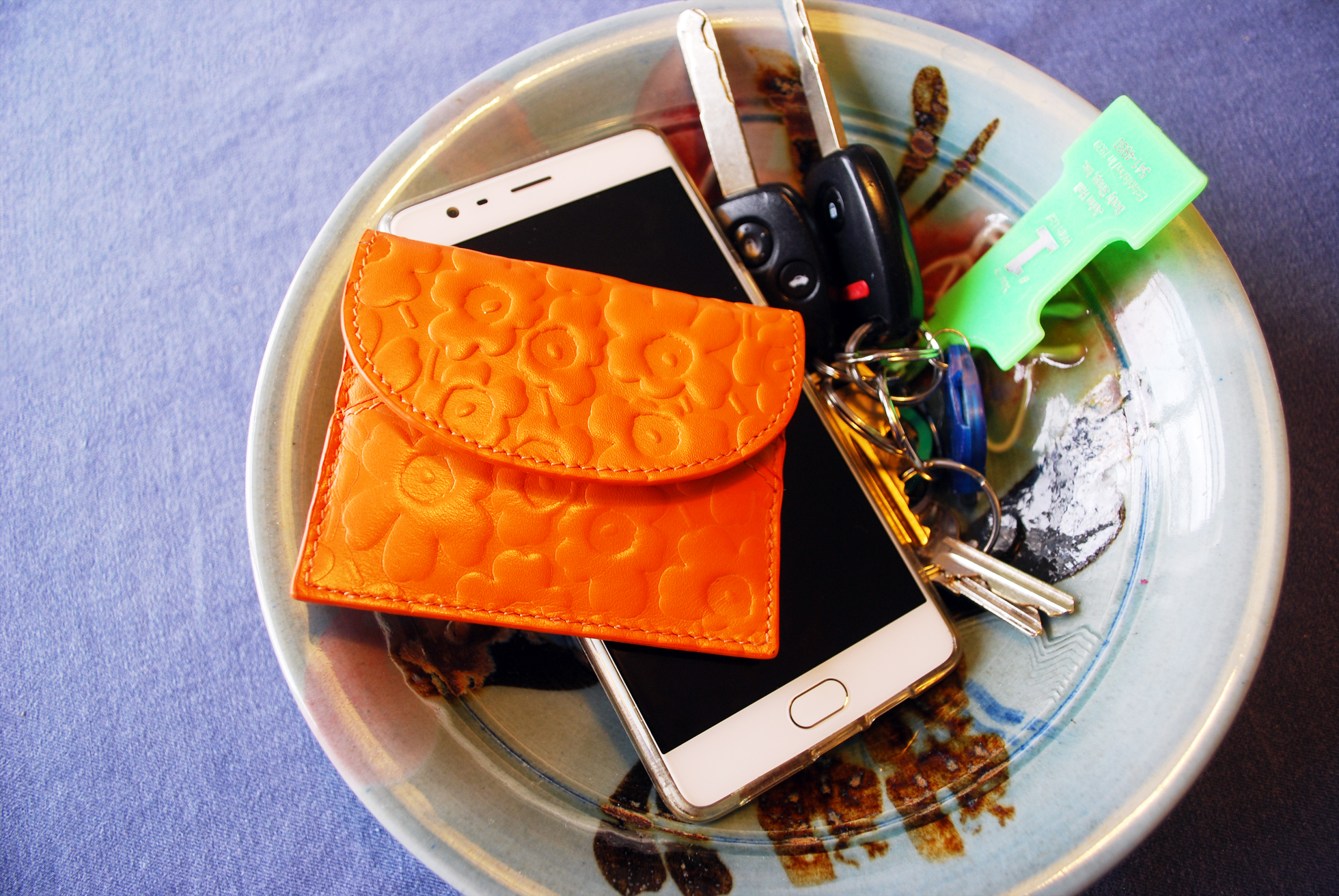 A bowl for storing keys, wallet, loose change, and sunglasse