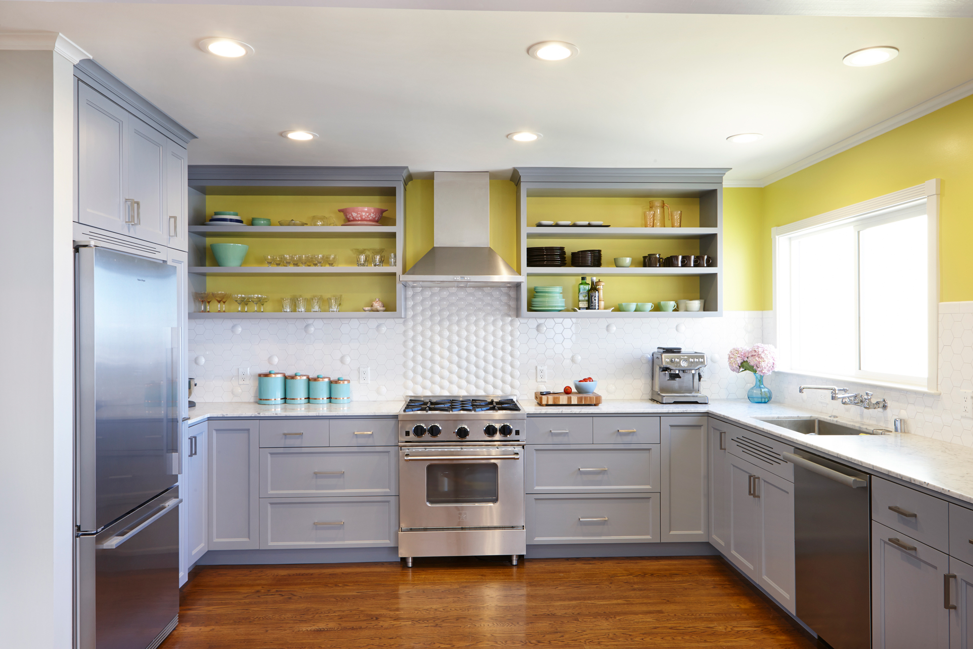 Yellow kitchen with open shelving