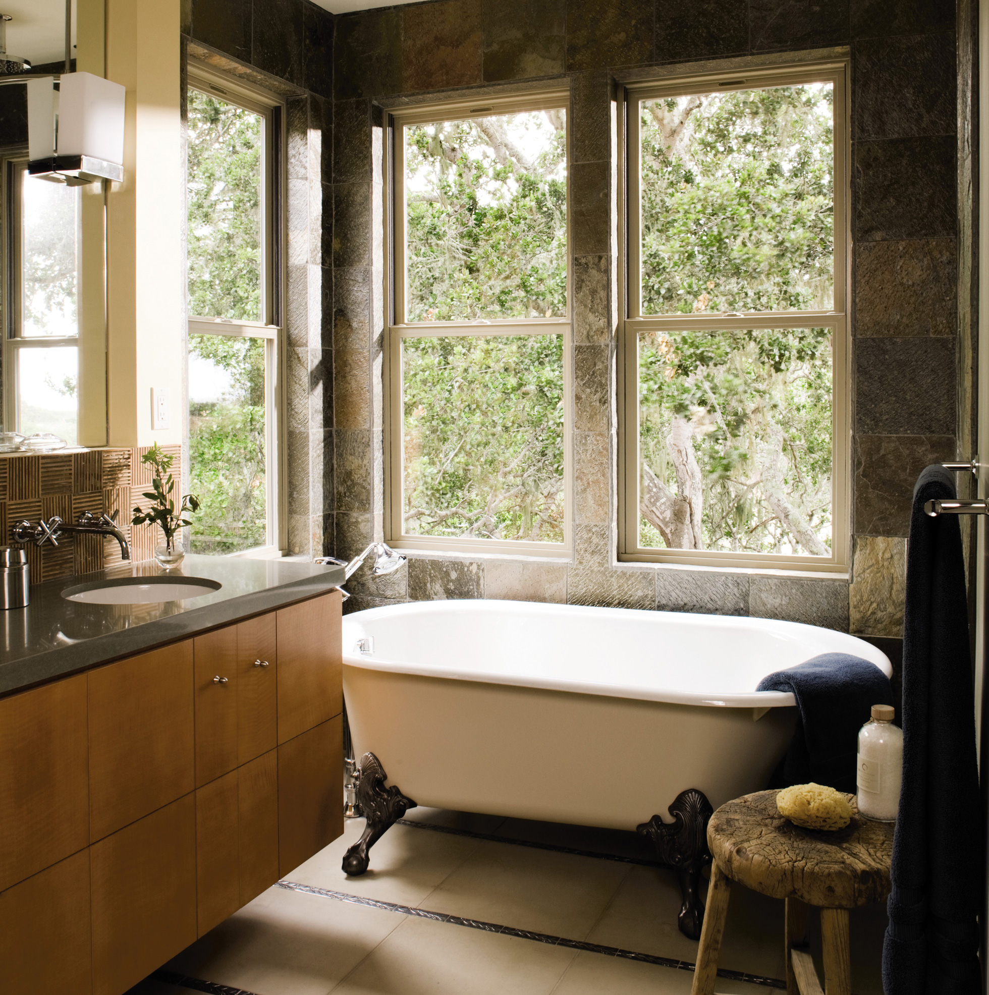 Low-maintenance fiberglass windows in a bathroom