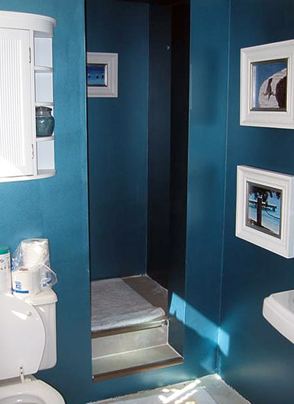 Jessica's accessorized bathroom